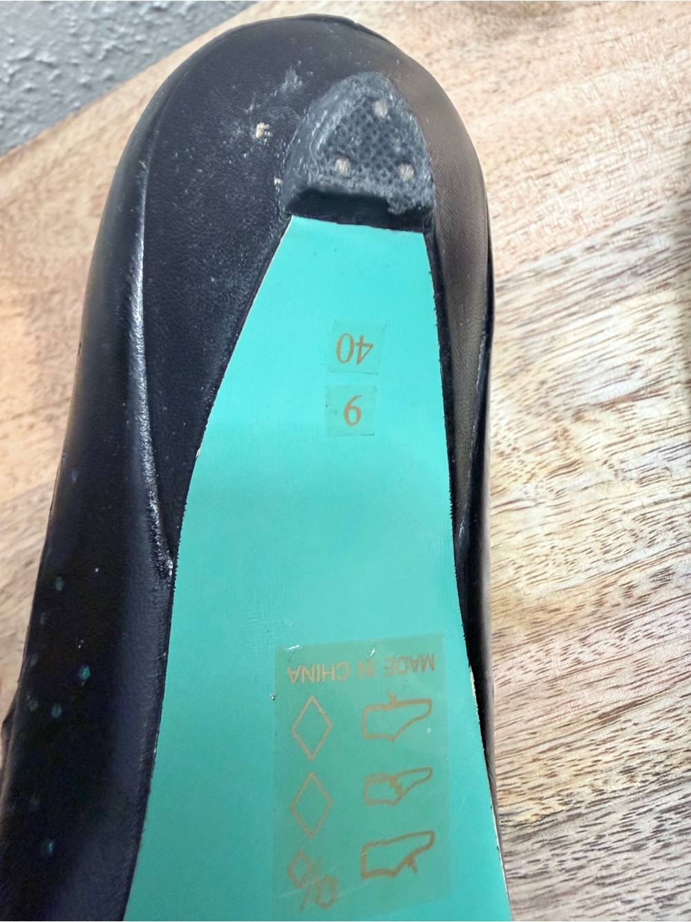 Vintage Irregular Choice Black Pumps with Teal Heart Insets - Picture 4 of 4
